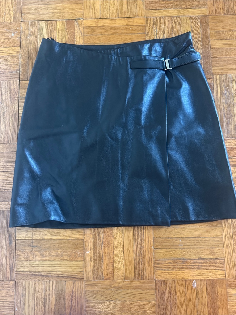 Jenne maag Classic Black Leather Mini Skirt with Side Buckle Accent
